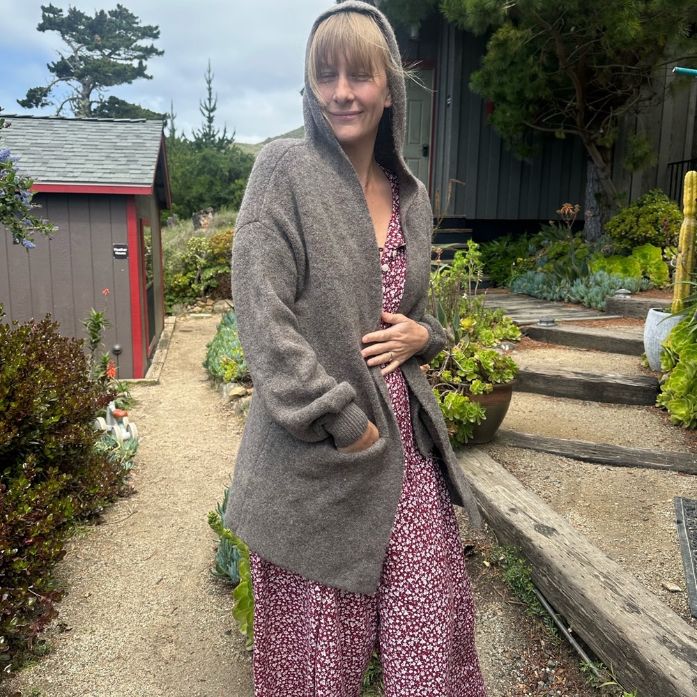 Beryll cashmere blend cardigan with hood